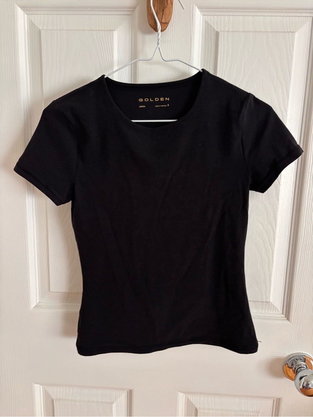 Aritzia Golden Black Short Sleeve Tee